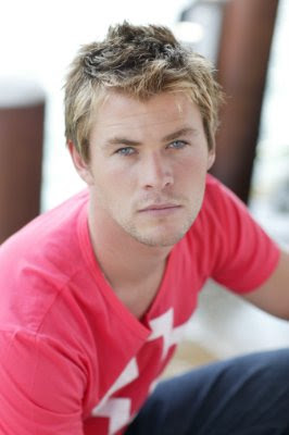 Most Popular Actor Chris Hemsworth, actor of film Thor, Most Popular Celebrity Chris Hemsworth, latest phgoto shoots of Chris Hemsworth