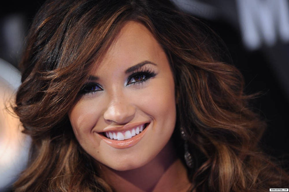  Celeb Style Demi Lovato VMA Makeup Tutorial