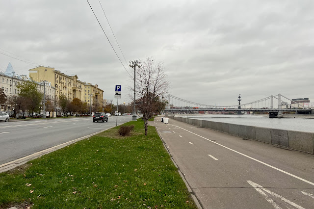 Фрунзенская набережная, Москва-река