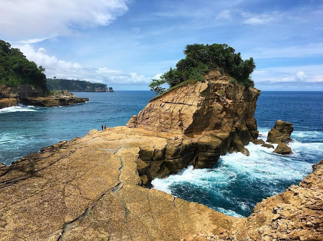 5 Pantai Tulungagung yang cocok Menggantikan Pantai Kuta Bali