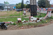 Alun  Alun Malangbong Tak Berfungsi Dan Jadi Tempat Parkir Liar   