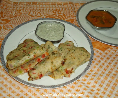 Oats rava uttapa or uttapam ready to serve