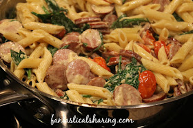 Kicked Up Sausage Alfredo | This alfredo dish is kicked up a notch with browned turkey sausage, spinach, and roasted tomatoes! #recipe #alfredo #maindish #pasta