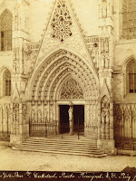 foto da porta principal da Fachada da Catedral de Barcelona  