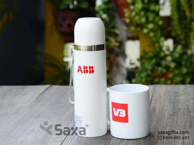 Bộ quà tặng gia dụng in logo ABB: bình giữ nhiệt inox + ly sứ trắng – BGD005