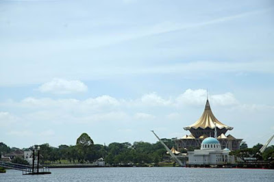 Sungai Sarawak dan Istana Dewan