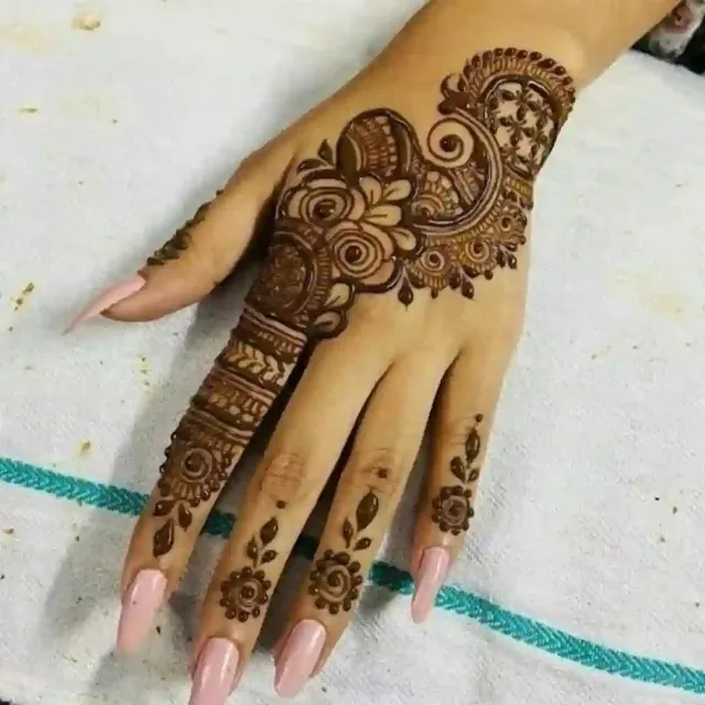 back hand mehndi design