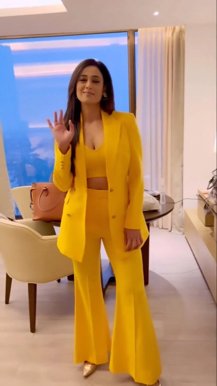 shweta tiwari cleavage stylish yellow outfit