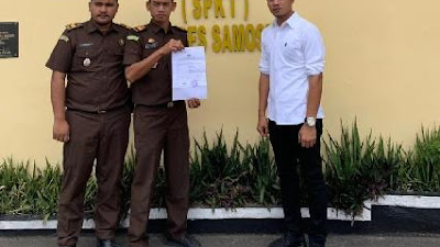 Persaja Kabupaten Samosir Diwakili Oleh Kasi Pidum Kejaksaan Negeri Samosir Melaporkan Alvin Lim Ke Polres Samosir