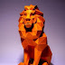 León Sentado