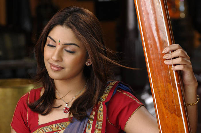 Richa Gangopadhyay Sexy photos cleavage