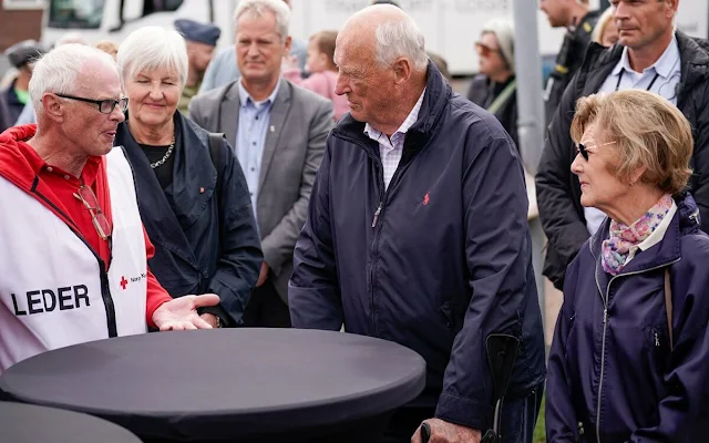 Norwegian King and Queen visited Mjøndalen area in Drammen municipality that was hit by the floods