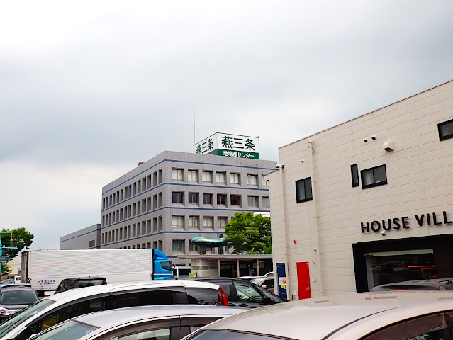 燕三條物產館距離燕三條站步行 5 分鐘。