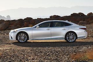 Lexus LS 500h (2018) Side