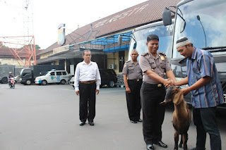 Penyerahan Hewan Qurban Pada Idul Adha 1437 H (2016 M)