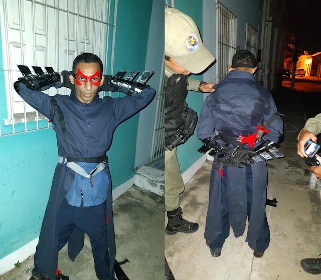 'Super-herói' com 'arma' do Batman e faca invade residência, tenta matar morador e é preso no PI