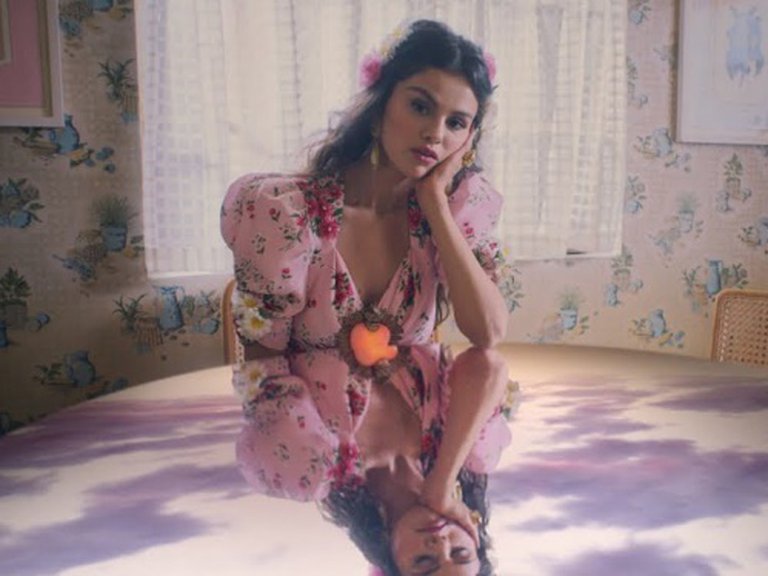 “Baila conmigo”: furor por el segundo tema en español de Selena Gómez