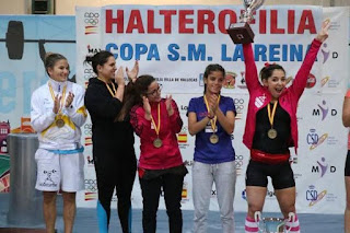 La Escuela Tinerfeña se queda en propiedad con una Copa de la Reina