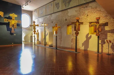 Museo nazionale di San Matteo, Sala delle croci