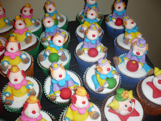 doce cupcake 3d decorado palhaço