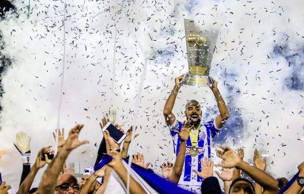 Tabu quebrado, 38° taça levantada