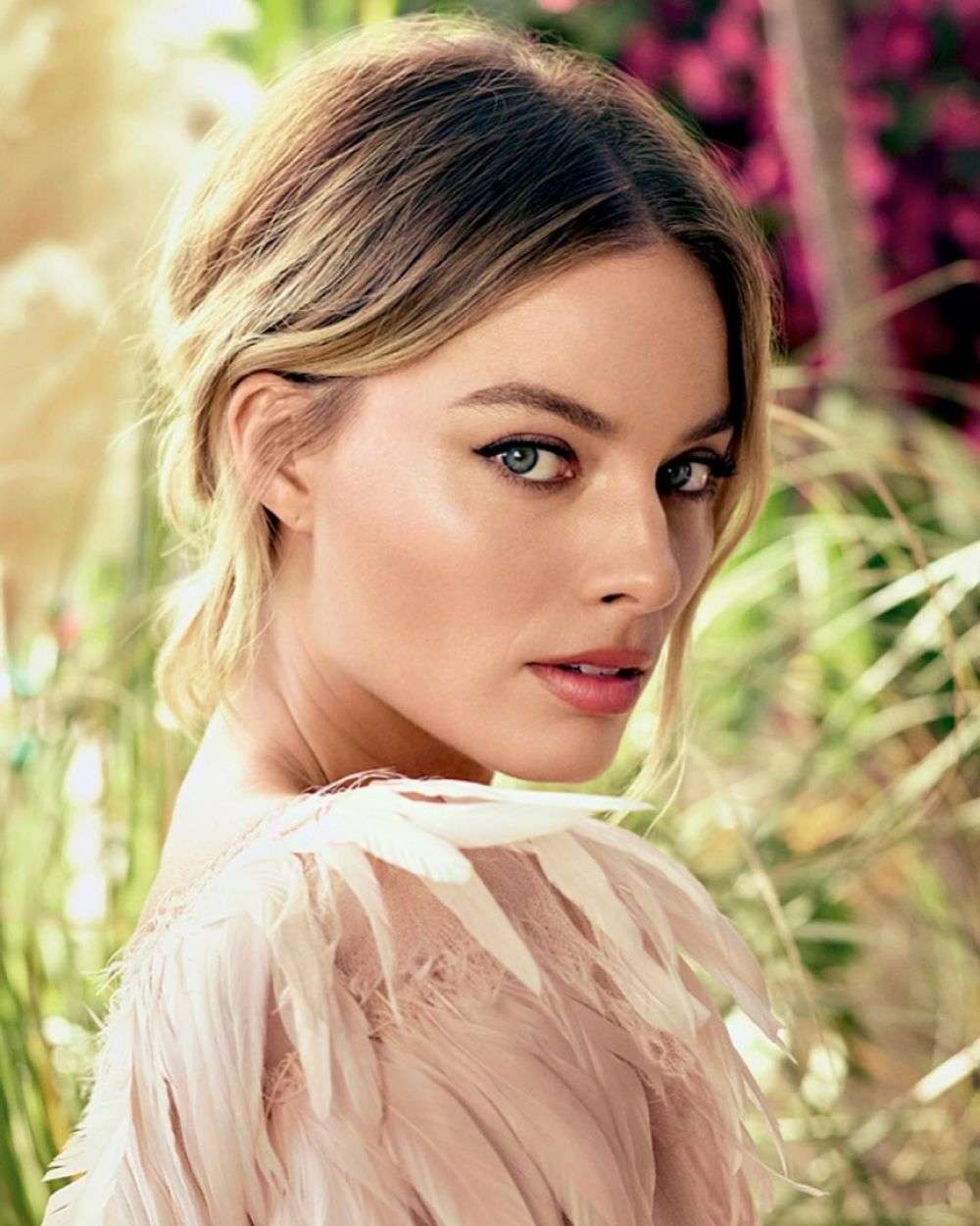 Margot Robbie beautiful fashion model photoshoot