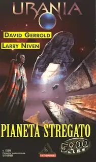 La copertina di Pianeta stregato - Urania 1339