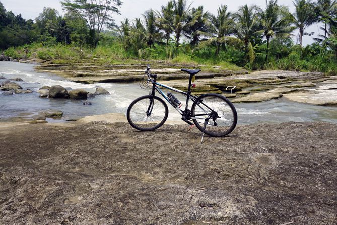 Wisata Alam Kedung Kemin dan Watu Lempeng, Kulon Progo