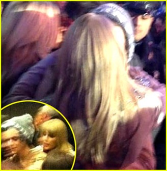 taylor-swift-harry-styles-kiss-at-midnight-on-new-years-eve-pics