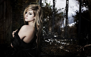 Avril Lavigne HD Wallpaper