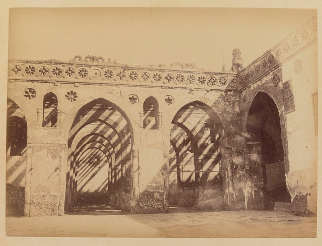القاهرة - تفاصيل مسجد ابن طولون (Auguste-Rosalie Bisson)
