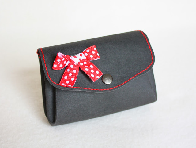 Coin purse made from Kraft-Tex paper. DIY tutorial in pictures.