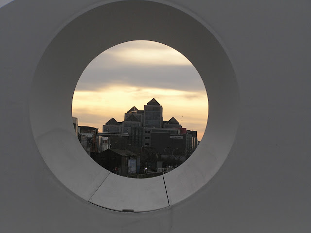 Dublin at sunset from Samuel Beckett Bridge (architect: Calatrava) / Author: E.V.Pita / http://evpita.blogspot.com