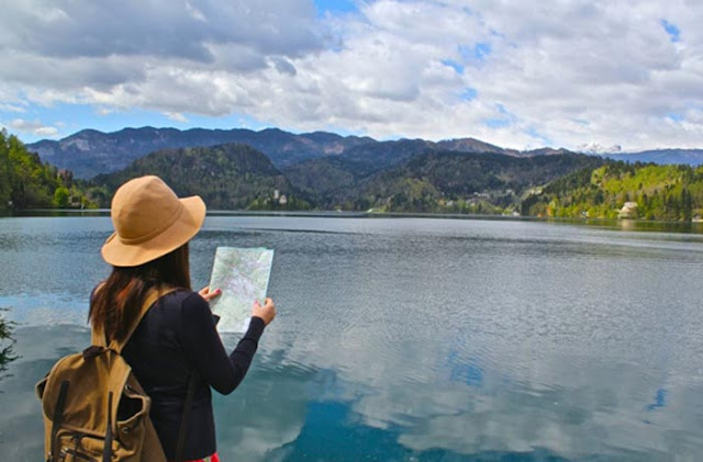 Jangan pernah meremehkan faktor keamanan saat merencanakan liburan ke suatu tempat. Apalagi jika Anda adalah seorang perempuan dan melakukan perjalanan seorang diri atau solo traveling. Bukan paranoid, tetapi tidak ada salahnya untuk meningkatkan kewaspadaan demi keamanan diri.