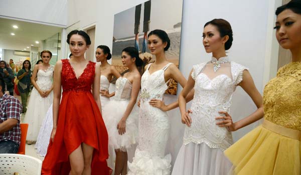 Trend Model Gaun  Pesta Tahun Ini Ferrina Jaya Fashion 
