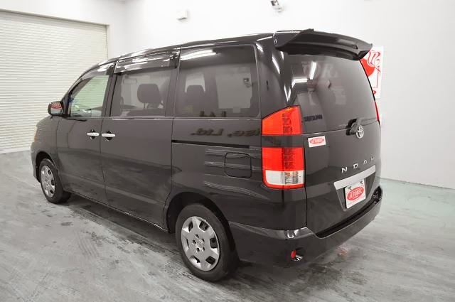 2005 Toyota Noah X Limited