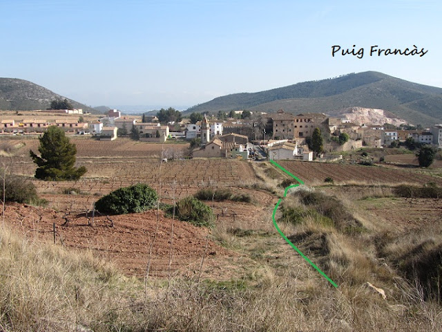 Serra del Montmell, vista del poble de La Juncosa del Montmell