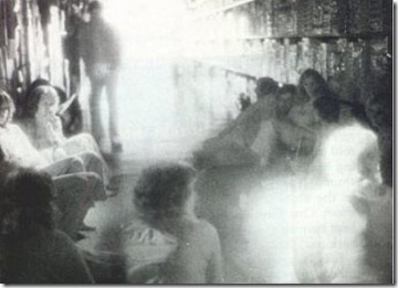 MENGAKU BACKPACKER: 10 FOTO PENAMPAKAN HANTU PALING 