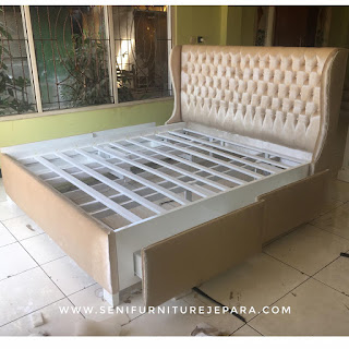 Tempat Tidur Gold Kombinasi Laci