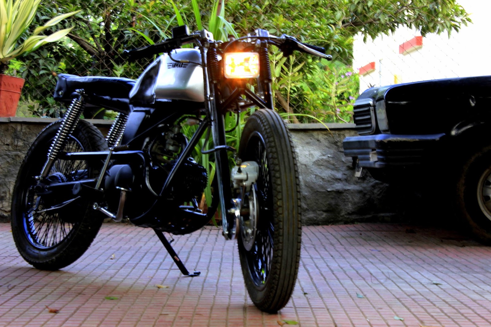 Super Strange Cafe Racer On A Hero Honda Cd100 Throttlequest