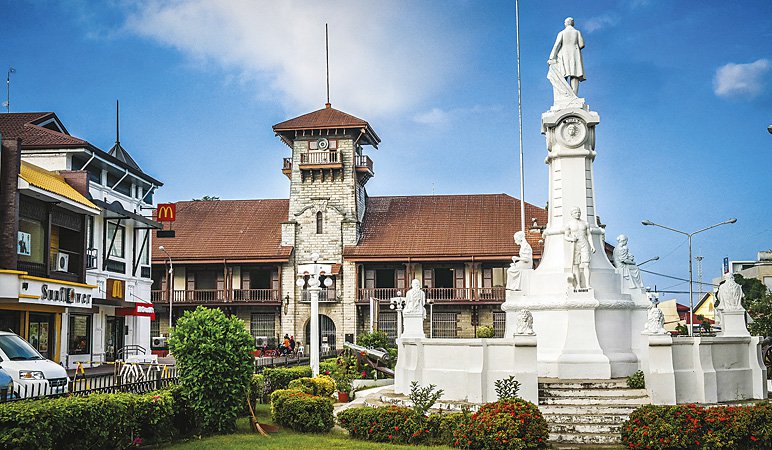 Plaza Rizal fronting the Zamboanga City Hall