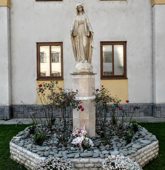 Свалява. Скульптура Пресвятої Діви Марії