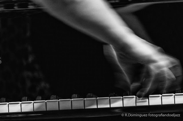 © R.Domínguez - Sylvie Courvoisier Trio