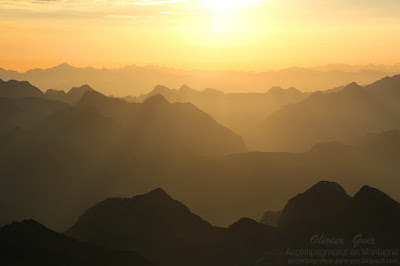 Lever de soleil depuis le sommet des Posets (Trek des Géants)