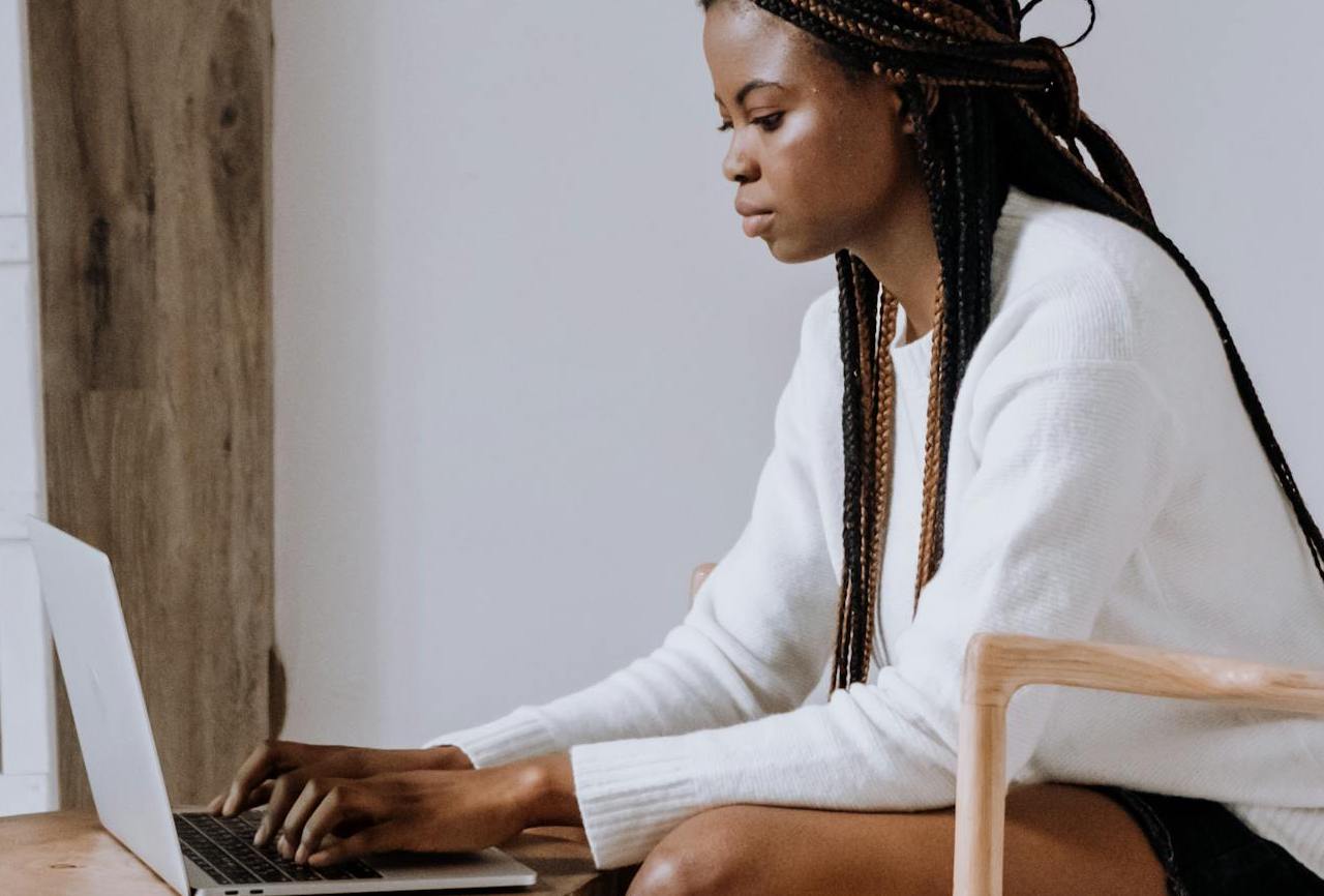black-woman-working-on-laptop