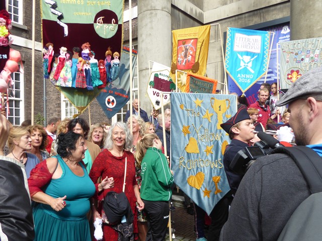 afsluiting  vaandeltocht op museumplein