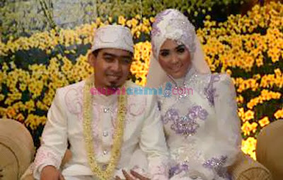 Foto-Foto Pernikahan Ustadz Solmet dan April Jasmine