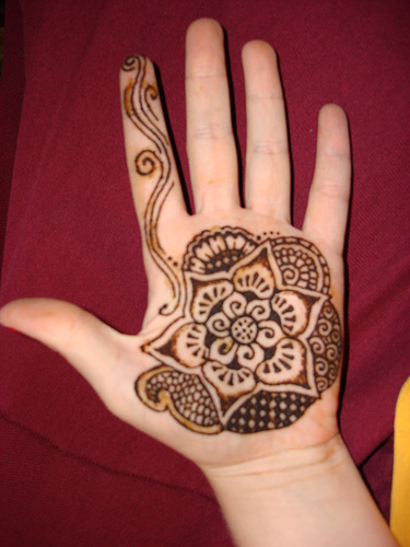 Simple Mehndi Designs for Hands