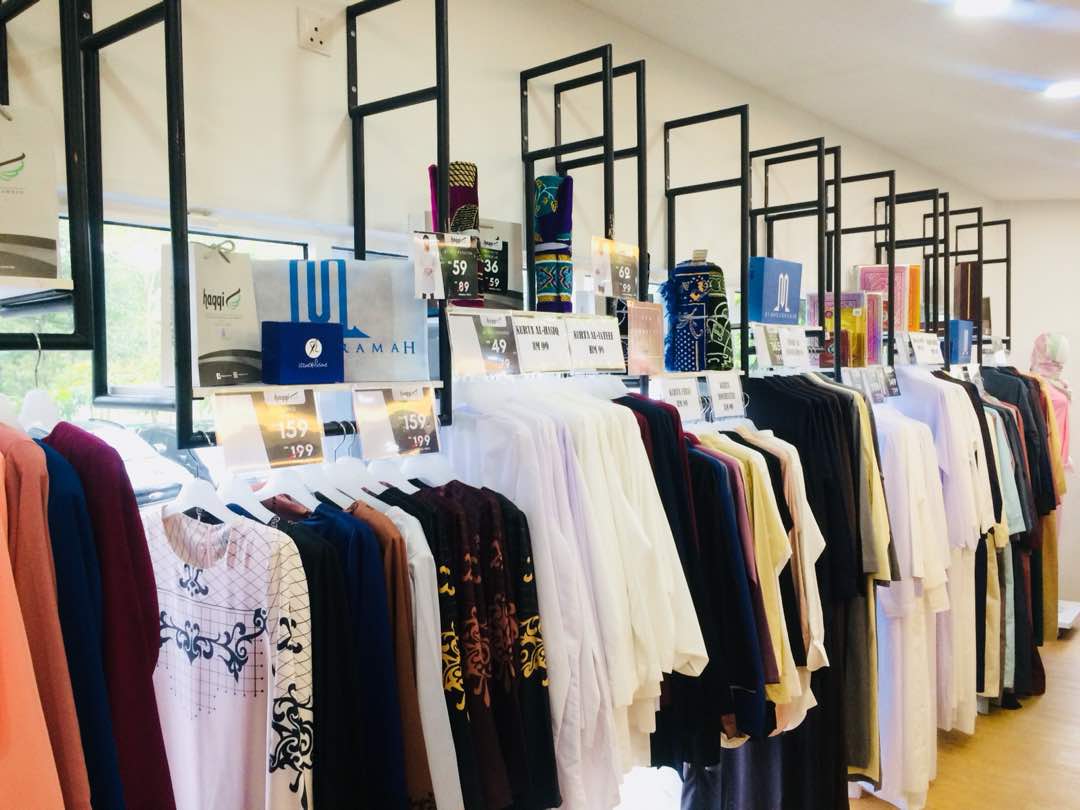 Butik Haqqi di Bangi Sentral Meriah Serta Murah!  Blogger. Model 