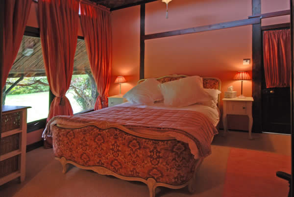 Great Art Decoration: Indian Bedroom Design